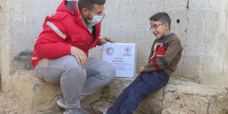 10250 عائلة تستلم مواداً إغاثية للوقاية من كورونا