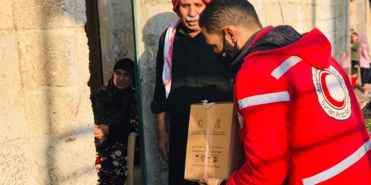 5150 عائلة تستلم سلاتٍ غذائية في ريف درعا