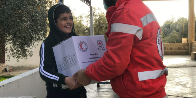 توزيع 1771 سلة صحية على عائلات بلدة القنية