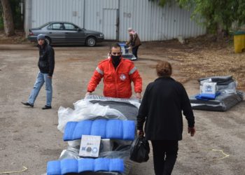 مونةُ الشتاء تصلُ بيوت العائلات في طرطوس بجهود الهلال الأحمر