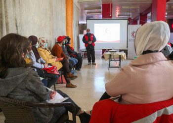 المتطوعون يكتسبون مبادئ القانون الدولي الإنساني في ورشة تعريفية