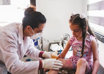 خدمات طبيّة ساعدتها على النهوض