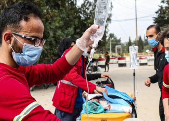 فرق الإسعاف تستجيب لإصابة طفلين بحروق في دير الزور