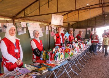 في مربط محبي الخيل.. الهلال الأحمر العربي السوري يرفع راية التوعية بمخاطر الألغام ومخلفات الحرب غير المنفجرة