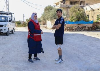 محمد يعود إلى مدرسته وحلمه بخطوات ثابتة