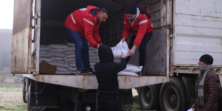 كيف يخفف الهلال الأحمر وطأة الأزمة والتغير المناخي على المزارعين؟